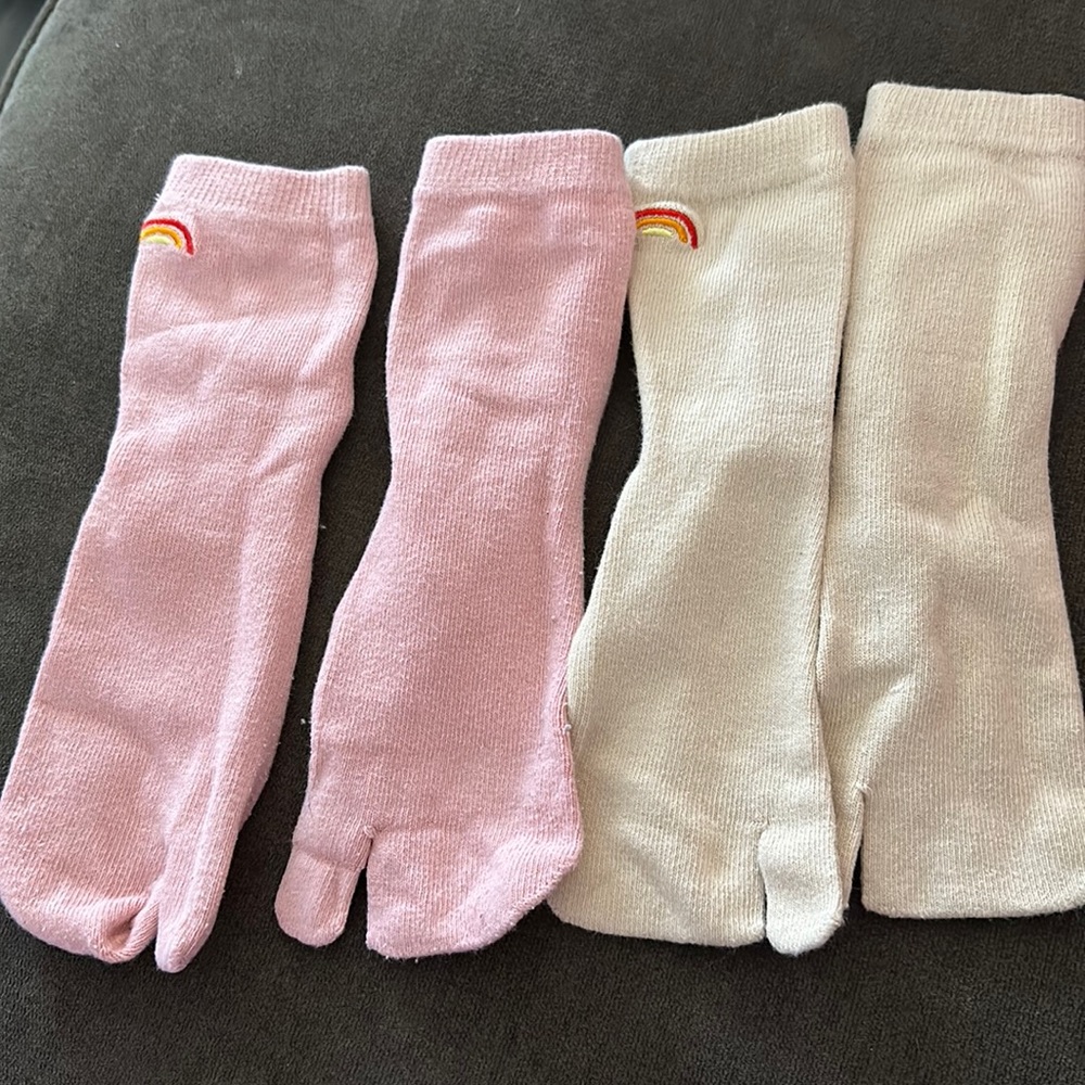Rainbow flip flop socks pink & cream pair (2)